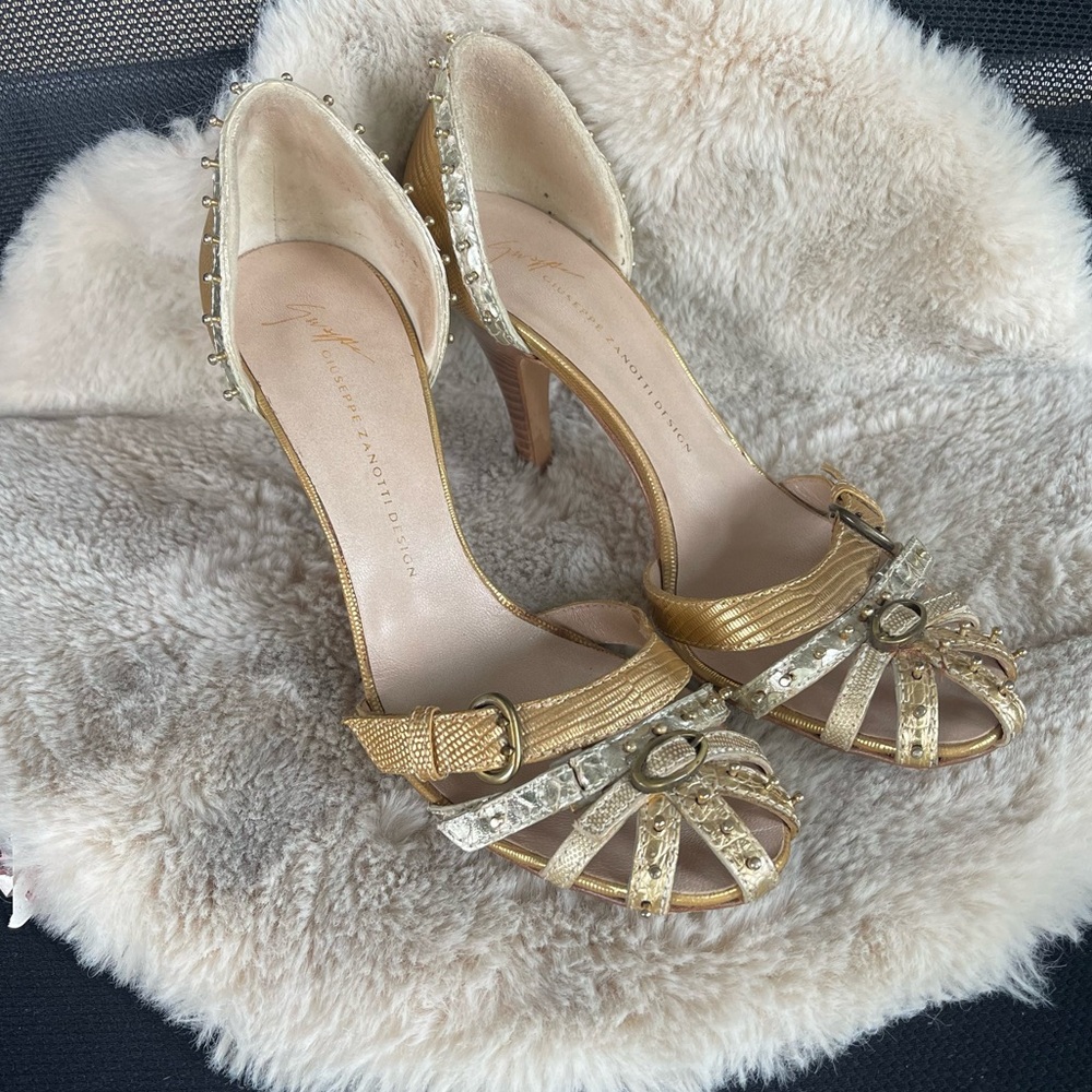 Giuseppe Zanotti Vicini Gold Leather Round Toe Cage Detail Heels